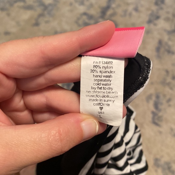 Black and white striped Lolli swimsuit top size large - Picture 4 of 4